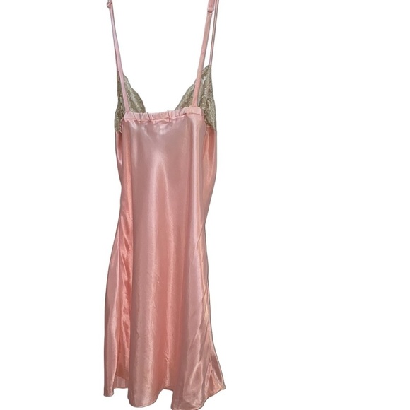 Victoria’s Secret pink satin robe and chemise with beige lace. Pink label.Size S - Picture 5 of 13